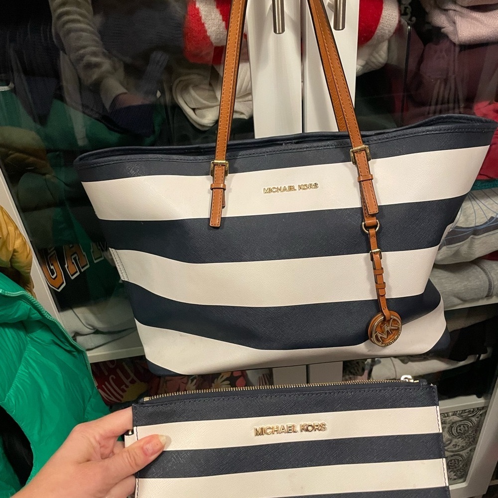 Michael kors navy and white tote jet set tote with matching wristlet wallet